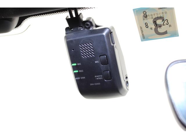 シビック ｅ：ＨＥＶ　ハイブリッド　ホンダセンシング　渋滞追従機能付　ホンダコネクトディスプレイ　バックカメラ　ＢＯＳＥプレミアムサウンド　ワイヤレス充電器　パワーシート（23枚目）