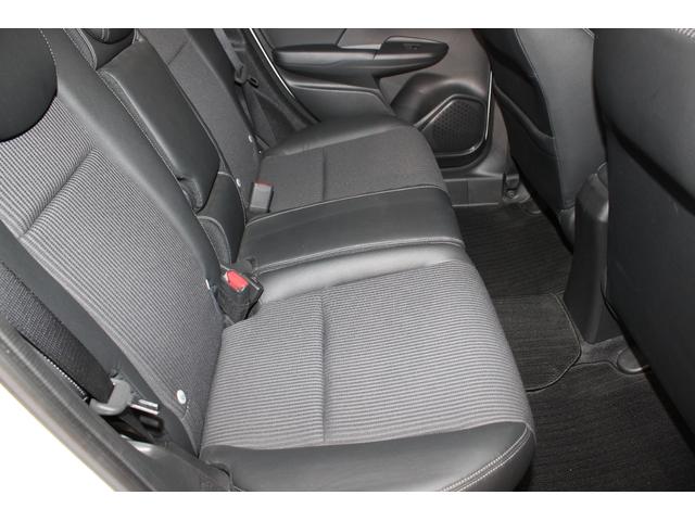 フィットハイブリッド L ホンダセンシング ホンダセンシング 7インチ純正ナビ バックカメラ フロントカメラ ETC フルオートエアコン 社外前後ドラレコ(4枚目)