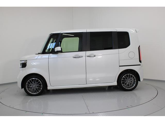 �g���������Ǝ��̃Z���^�[�^���N���C�A�E�g�A�Ᏸ�݌v�ŏ����Ⴍ�h�A���傫���J���܂��̂ŁA�����₨�q�l�A���N�z�̕��ɂ���i�Ə��~�肪���₷���Ȃ��Ă��܂��B