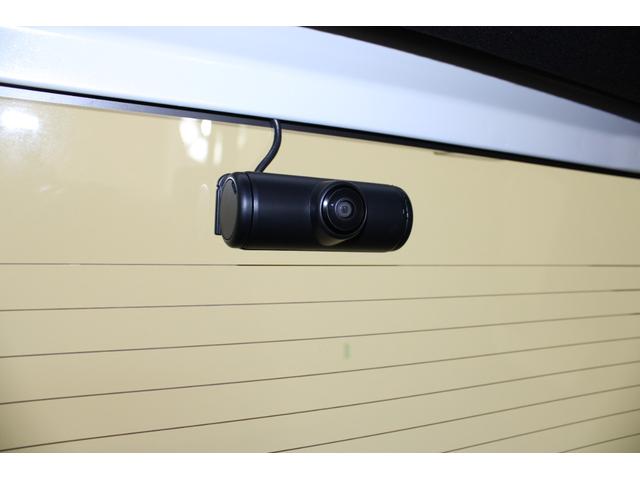 ����J�����͂Q�̃J�����𑕔����A�ԗ�����Ǝԓ���^�悵�܂��B