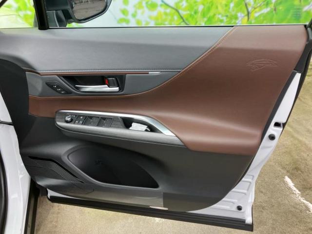 ハリアーハイブリッド Ｚレザーパッケージ　パノラマルーフ／ＪＢＬ／保証書／純正　１１．６インチ　ＳＤナビ／デジタルインナーミラー／衝突安全装置／シートヒーター／パノラミックビューモニター／車線逸脱防止支援システム／シート　合皮　サンルーフ（22枚目）