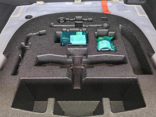 カムリ WSレザーパッケージ サンルーフ/JBL/保証書/ディスプレイオーディオ+ナビ8インチ/衝突安全装置/シートヒーター 前席/車線逸脱防止支援システム/シート フルレザー/ドライブレコーダー 前後 革シート バックカメラ(27枚目)