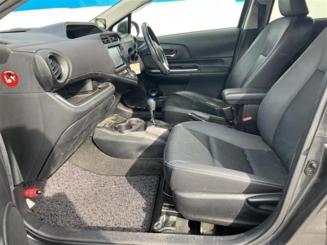 アクア Gブラックソフトレザーセレクション 純正 SDナビ/シート 合皮/Bluetooth接続/ETC/EBD付ABS/横滑り防止装置/アイドリングストップ/バックモニター/フルセグTV/DVD/禁煙車/エアバッグ 運転席/エアバッグ 助手席(5枚目)