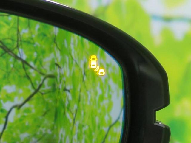 ＷＥＣＡＲＳでは各商談席に大型モニターをご用意しております！見やすい大画面でゆったりと全国の在庫をご覧いただけます！是非ご来店お待ちしております！