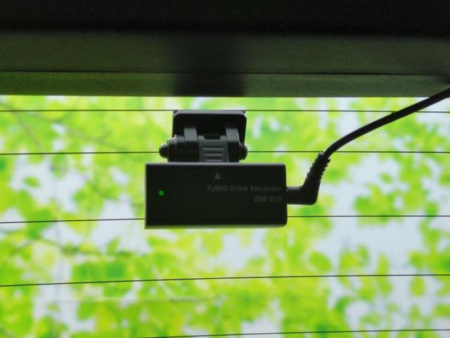 フィット １３Ｇ・スマートセレクションファインスタイル　保証書／社外　ＨＤＤナビ／ＥＴＣ／ＥＢＤ付ＡＢＳ／バックモニター／フルセグＴＶ／ＤＶＤ／禁煙車／エアバッグ　運転席／エアバッグ　助手席／パワーウインドウ／キーレスエントリー／オートエアコン　ＤＶＤ再生（13枚目）