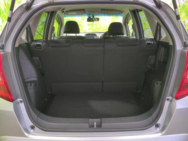 フィット １３Ｇ・スマートセレクションファインスタイル　保証書／社外　ＨＤＤナビ／ＥＴＣ／ＥＢＤ付ＡＢＳ／バックモニター／フルセグＴＶ／ＤＶＤ／禁煙車／エアバッグ　運転席／エアバッグ　助手席／パワーウインドウ／キーレスエントリー／オートエアコン　ＤＶＤ再生（20枚目）