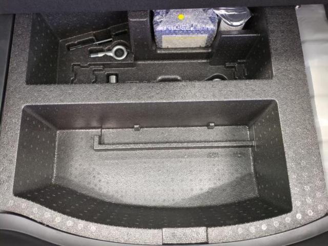 フィット １３Ｇ・スマートセレクションファインスタイル　保証書／社外　ＨＤＤナビ／ＥＴＣ／ＥＢＤ付ＡＢＳ／バックモニター／フルセグＴＶ／ＤＶＤ／禁煙車／エアバッグ　運転席／エアバッグ　助手席／パワーウインドウ／キーレスエントリー／オートエアコン　ＤＶＤ再生（27枚目）