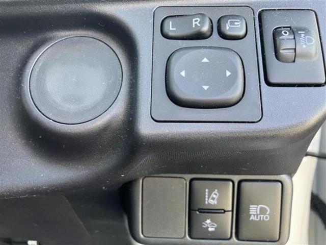 アクア クロスオーバー　新品タイヤ／保証書／純正　９インチ　ＳＤナビ／衝突安全装置／車線逸脱防止支援システム／シート　ハーフレザー／ヘッドランプ　ＬＥＤ／Ｂｌｕｅｔｏｏｔｈ接続／ＥＴＣ／ＥＢＤ付ＡＢＳ／横滑り防止装置（12枚目）