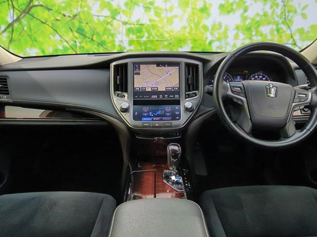 クラウン ロイヤルサルーンＧ　保証書／純正　ＳＤナビ／Ｂｌｕｅｔｏｏｔｈ接続／ＥＴＣ／ＥＢＤ付ＡＢＳ／横滑り防止装置／アイドリングストップ／クルーズコントロール／バックモニター／フルセグＴＶ／ＤＶＤ／エアバッグ　運転席　電動シート（4枚目）