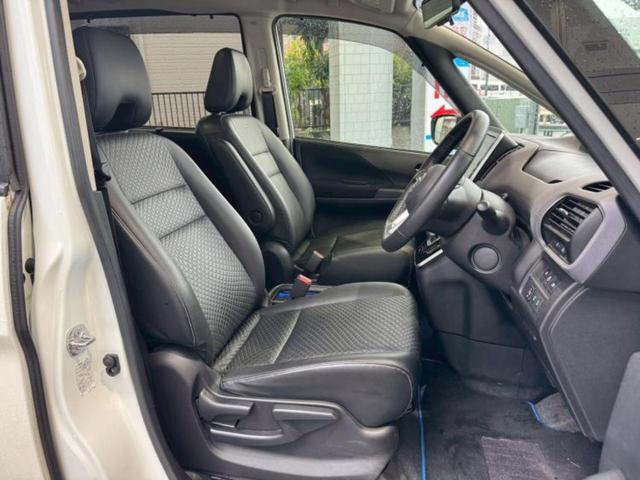 セレナ ｅパワーハイウェイスターＶ　新品タイヤ／保証書／純正　ＳＤナビ／フリップダウンモニター／インテリジェントルームミラー／衝突安全装置／両側電動スライドドア／アラウンドビューモニター／車線逸脱防止支援システム　衝突被害軽減システム（5枚目）