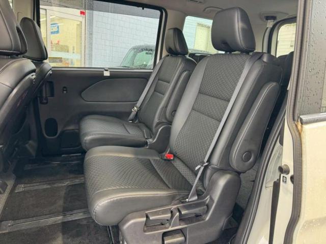 セレナ ｅパワーハイウェイスターＶ　新品タイヤ／保証書／純正　ＳＤナビ／フリップダウンモニター／インテリジェントルームミラー／衝突安全装置／両側電動スライドドア／アラウンドビューモニター／車線逸脱防止支援システム　衝突被害軽減システム（7枚目）