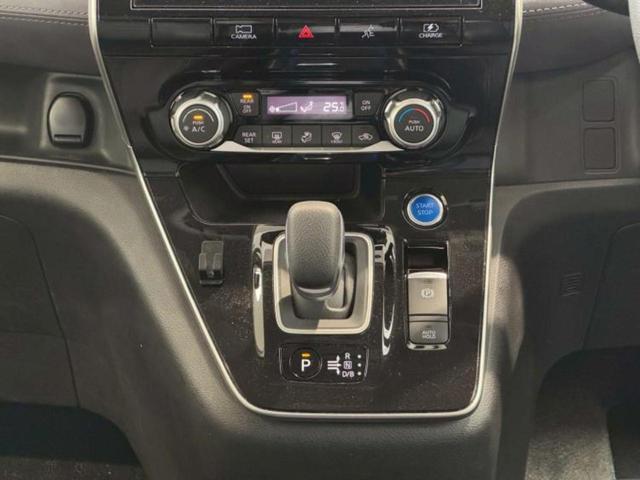 セレナ ｅパワーハイウェイスターＶ　新品タイヤ／保証書／純正　ＳＤナビ／フリップダウンモニター／インテリジェントルームミラー／衝突安全装置／両側電動スライドドア／アラウンドビューモニター／車線逸脱防止支援システム　衝突被害軽減システム（14枚目）