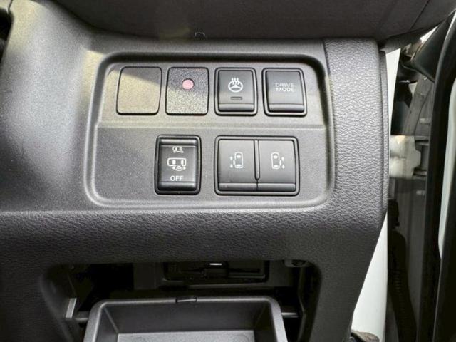 セレナ ｅパワーハイウェイスターＶ　新品タイヤ／保証書／純正　ＳＤナビ／フリップダウンモニター／インテリジェントルームミラー／衝突安全装置／両側電動スライドドア／アラウンドビューモニター／車線逸脱防止支援システム　衝突被害軽減システム（15枚目）