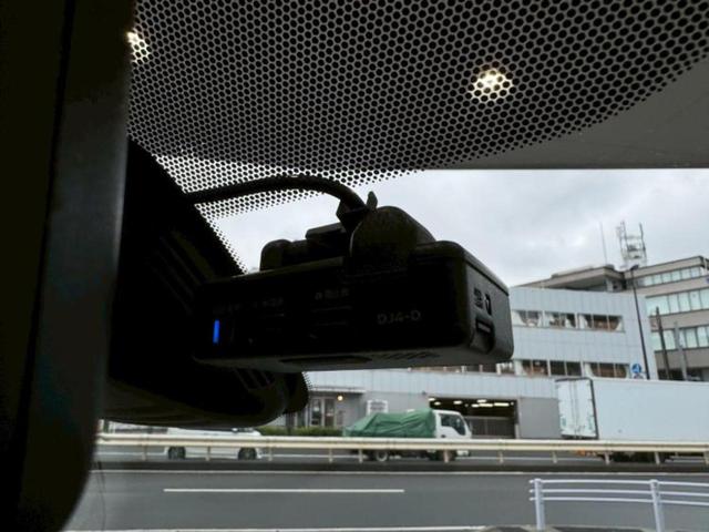 セレナ ｅパワーハイウェイスターＶ　新品タイヤ／保証書／純正　ＳＤナビ／フリップダウンモニター／インテリジェントルームミラー／衝突安全装置／両側電動スライドドア／アラウンドビューモニター／車線逸脱防止支援システム　衝突被害軽減システム（17枚目）