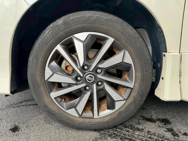 セレナ ｅパワーハイウェイスターＶ　新品タイヤ／保証書／純正　ＳＤナビ／フリップダウンモニター／インテリジェントルームミラー／衝突安全装置／両側電動スライドドア／アラウンドビューモニター／車線逸脱防止支援システム　衝突被害軽減システム（18枚目）