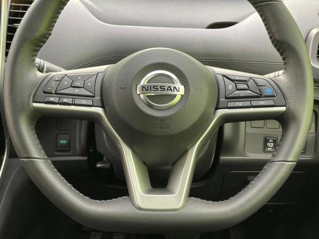 セレナ ハイウェイスターＶ　新品タイヤ／保証書／純正　１０インチ　ＳＤナビ／フリップダウンモニター　純正　１１インチ／インテリジェントルームミラー／エマージェンシーブレーキ／両側電動スライドドア／アラウンドビューモニター　禁煙車（15枚目）