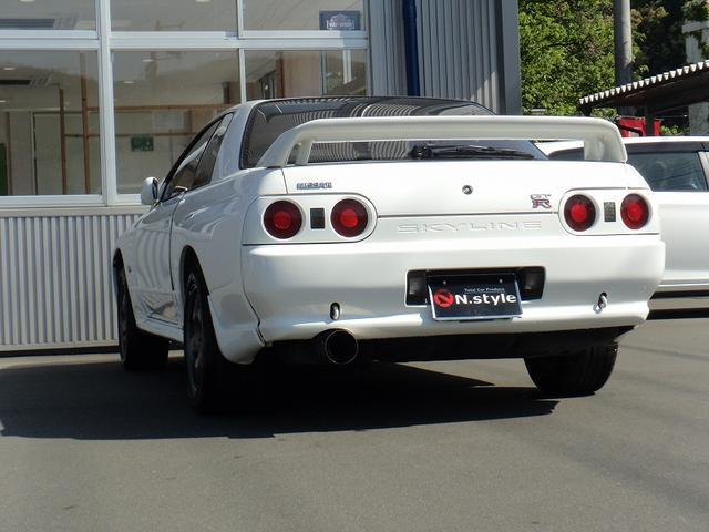 スカイライン ＧＴ－Ｒ　タイミングベルト交換済み　平成２０年・２２年・２４年・２６年・２８年・３０年記録簿あり　柿本マフラー　修復歴なし（9枚目）