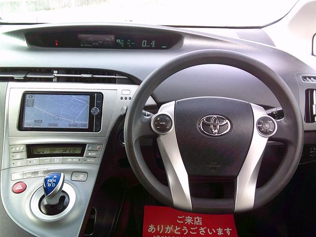 プリウス Ｓ　ＥＴＣ　バックカメラ　ナビ　アルミホイール　オートライト　ＨＩＤ　ＣＶＴ　スマートキー　電動格納ミラー　盗難防止システム　ＣＤ　ＤＶＤ再生　衝突安全ボディ　ＡＢＳ　ＥＳＣ（3枚目）