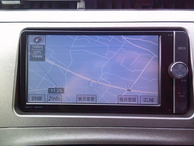 プリウス Ｓ　ＥＴＣ　バックカメラ　ナビ　アルミホイール　オートライト　ＨＩＤ　ＣＶＴ　スマートキー　電動格納ミラー　盗難防止システム　ＣＤ　ＤＶＤ再生　衝突安全ボディ　ＡＢＳ　ＥＳＣ（4枚目）