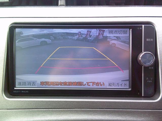 プリウス Ｓ　ＥＴＣ　バックカメラ　ナビ　アルミホイール　オートライト　ＨＩＤ　ＣＶＴ　スマートキー　電動格納ミラー　盗難防止システム　ＣＤ　ＤＶＤ再生　衝突安全ボディ　ＡＢＳ　ＥＳＣ（5枚目）
