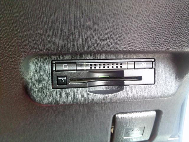 プリウス Ｓ　ＥＴＣ　バックカメラ　ナビ　アルミホイール　オートライト　ＨＩＤ　ＣＶＴ　スマートキー　電動格納ミラー　盗難防止システム　ＣＤ　ＤＶＤ再生　衝突安全ボディ　ＡＢＳ　ＥＳＣ（9枚目）