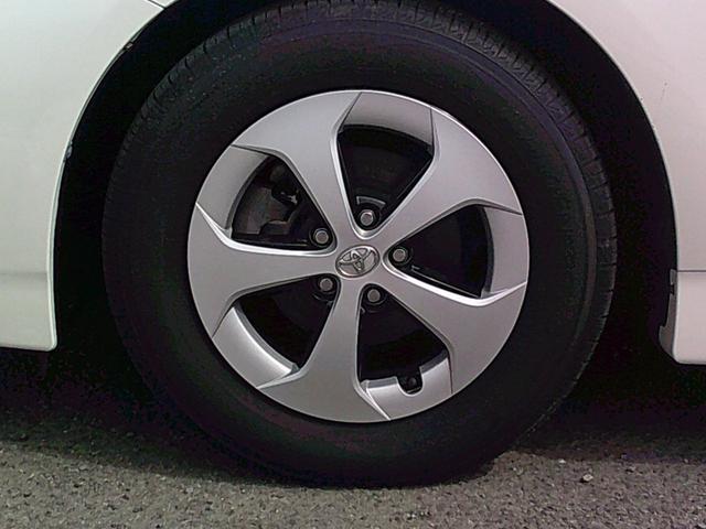 プリウス Ｓ　ＥＴＣ　バックカメラ　ナビ　アルミホイール　オートライト　ＨＩＤ　ＣＶＴ　スマートキー　電動格納ミラー　盗難防止システム　ＣＤ　ＤＶＤ再生　衝突安全ボディ　ＡＢＳ　ＥＳＣ（25枚目）