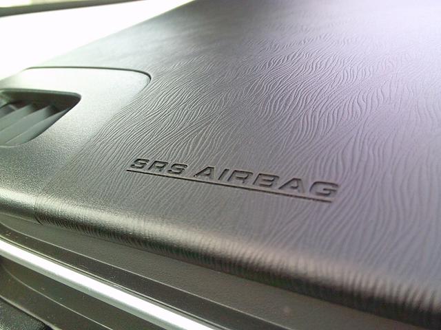 プリウス Ｓ　ＥＴＣ　バックカメラ　ナビ　アルミホイール　オートライト　ＨＩＤ　ＣＶＴ　スマートキー　電動格納ミラー　盗難防止システム　ＣＤ　ＤＶＤ再生　衝突安全ボディ　ＡＢＳ　ＥＳＣ（31枚目）