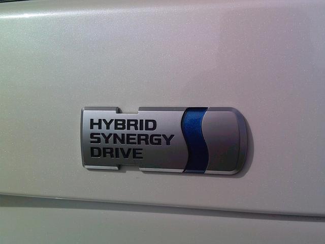 プリウス Ｓ　ＥＴＣ　バックカメラ　ナビ　アルミホイール　オートライト　ＨＩＤ　ＣＶＴ　スマートキー　電動格納ミラー　盗難防止システム　ＣＤ　ＤＶＤ再生　衝突安全ボディ　ＡＢＳ　ＥＳＣ（35枚目）