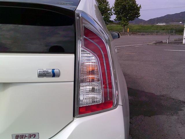 プリウス Ｓ　ＥＴＣ　バックカメラ　ナビ　アルミホイール　オートライト　ＨＩＤ　ＣＶＴ　スマートキー　電動格納ミラー　盗難防止システム　ＣＤ　ＤＶＤ再生　衝突安全ボディ　ＡＢＳ　ＥＳＣ（72枚目）