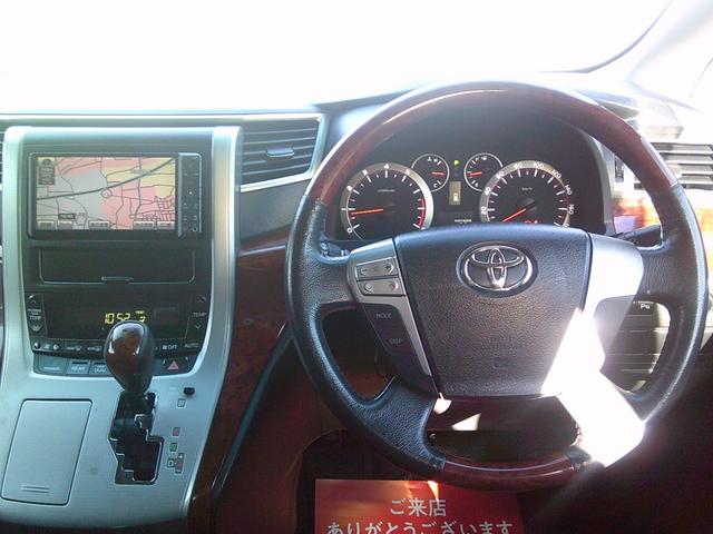 ヴェルファイア 2.4Z プラチナセレクションII ETC バックカメラ ナビ クリアランスソナー 両側電動スライドドア オートライト HID 電動リアゲート スマートキー 電動格納ミラー 後席モニター 3列シート オットマン CVT(3枚目)