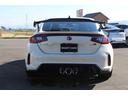 シビック タイプＲ　レーシングブラックパッケージ　登録済未使用車・自動防眩ルームミラー・ＴＹＰＥ　Ｒ専用リアスポイラー（グロスブラック）・ブラック内装　ホンダコネクト９インチナビ・バックカメラ・衝突軽減・ブラインドスポット・ＬＥＤ・１９インチアルミ（7枚目）