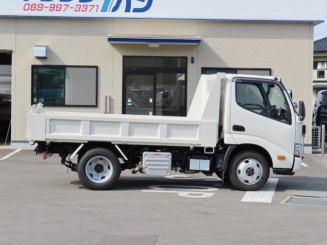 デュトロ ２．７ｔ　全低床　４ＷＤ　強化ダンプ　内寸－長３０５／幅１５９／高３７・極東・４ＷＤ・アオリ３方開・４ナンバー・１５０馬力ターボ（4枚目）