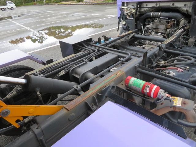 エルフトラック ３ｔ　巻込みパッカー　モリタ・５．２立米・排出ダンプ式・連続スイッチ・汚水タンク・オートマ車・１５０馬力ターボ（61枚目）