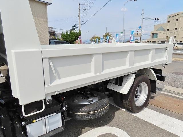 キャンター ３ｔ　全低床　強化ダンプ　内寸－長３０５／幅１５９／高３６・新明和・アオリ３方開・４ナンバー・１５０馬力ターボ（38枚目）