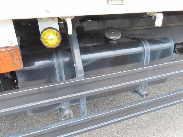 ヒノレンジャー ８．７ｔ　増トンワイド　平ボデー　内寸－長７２０／幅２３６／高４０・床板・アオリ３方開・ロープ穴５対・セイコーラック付・２４０馬力ターボ（59枚目）