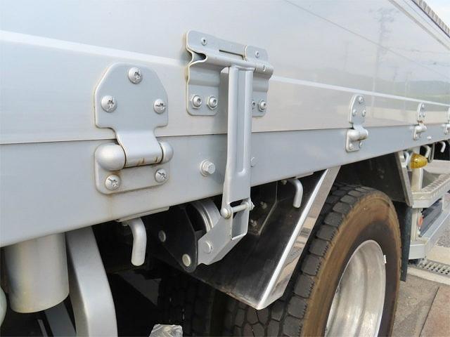 フォワード ６．９ｔ　増トン　５段ラジコンフックイン　内寸－長５５４／幅２２１／高３９・ユニック・２．９３ｔ吊り・床板・落フック７対・ＭＬ（モーメントリミッター）警報型・アルミブロック・アオリ３方開・セイコーラック付・２４０馬力ターボ（33枚目）
