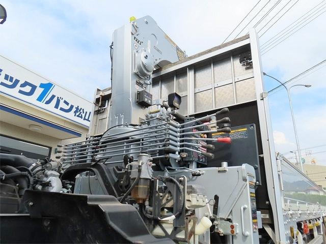 フォワード ６．９ｔ　増トン　５段ラジコンフックイン　内寸－長５５４／幅２２１／高３９・ユニック・２．９３ｔ吊り・床板・落フック７対・ＭＬ（モーメントリミッター）警報型・アルミブロック・アオリ３方開・セイコーラック付・２４０馬力ターボ（37枚目）