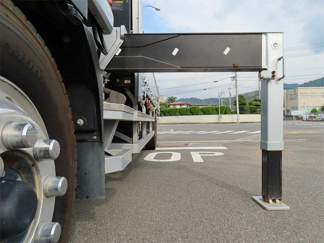 フォワード ６．９ｔ　増トン　５段ラジコンフックイン　内寸－長５５４／幅２２１／高３９・ユニック・２．９３ｔ吊り・床板・落フック７対・ＭＬ（モーメントリミッター）警報型・アルミブロック・アオリ３方開・セイコーラック付・２４０馬力ターボ（40枚目）