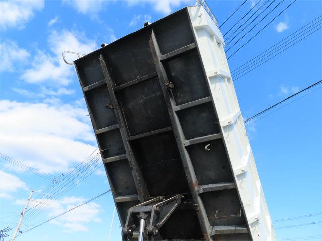 ファイター ２．５ｔ　土砂禁　ロングダンプ　内寸－長５３０／幅２００／高１１９・新明和・１２．６立米・リア観音開・２２０馬力ターボ（66枚目）