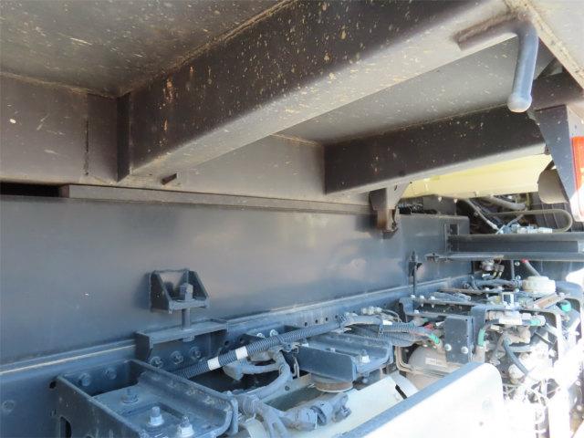 フォワード ５．２ｔ　増トン　Ｌゲートダンプ　内寸－長３０５／幅２０６／高４９・新明和・電動コボレーン・中型免許対応車・２１０馬力ターボ（49枚目）