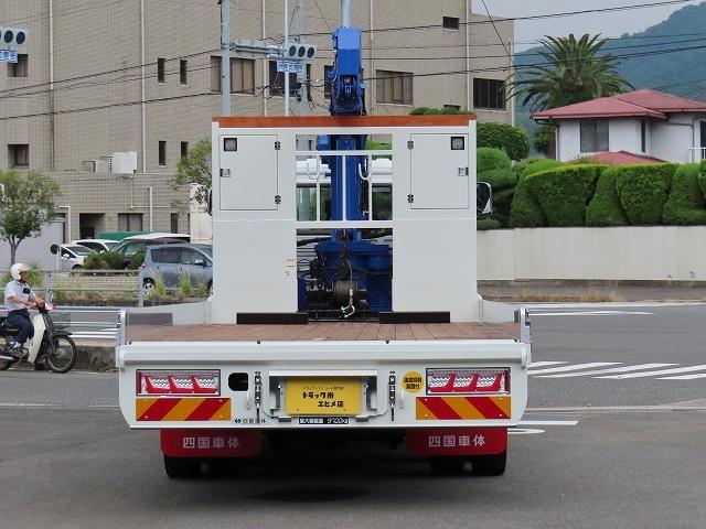 ファイター ９．７ｔ　増トンワイド　クレーン付セルフ　内寸－長６４７／幅２３５／高２０・タダノ・床板・内フック５対・４段クレーン・ラジコン・フックイン・２．９３ｔ吊り・ＭＬ警報型・自動張出・格納ジャッキ・アオリ４方開・ウインチ・歩み掛け・２７０馬力ターボ（7枚目）