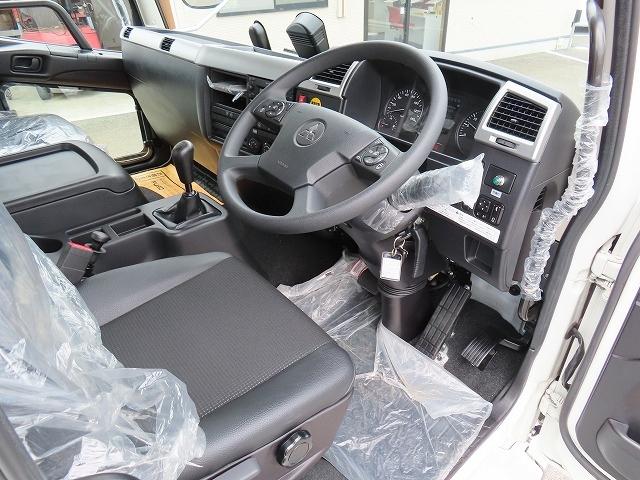 ファイター ９．７ｔ　増トンワイド　クレーン付セルフ　内寸－長６４７／幅２３５／高２０・タダノ・床板・内フック５対・４段クレーン・ラジコン・フックイン・２．９３ｔ吊り・ＭＬ警報型・自動張出・格納ジャッキ・アオリ４方開・ウインチ・歩み掛け・２７０馬力ターボ（11枚目）
