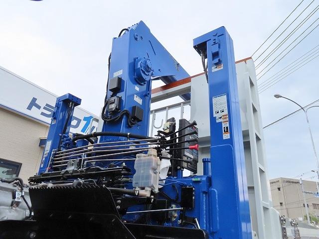 ファイター ９．７ｔ　増トンワイド　クレーン付セルフ　内寸－長６４７／幅２３５／高２０・タダノ・床板・内フック５対・４段クレーン・ラジコン・フックイン・２．９３ｔ吊り・ＭＬ警報型・自動張出・格納ジャッキ・アオリ４方開・ウインチ・歩み掛け・２７０馬力ターボ（40枚目）