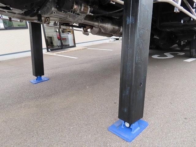 ファイター ９．７ｔ　増トンワイド　クレーン付セルフ　内寸－長６４７／幅２３５／高２０・タダノ・床板・内フック５対・４段クレーン・ラジコン・フックイン・２．９３ｔ吊り・ＭＬ警報型・自動張出・格納ジャッキ・アオリ４方開・ウインチ・歩み掛け・２７０馬力ターボ（49枚目）