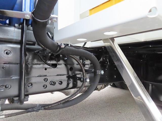 ファイター ９．７ｔ　増トンワイド　クレーン付セルフ　内寸－長６４７／幅２３５／高２０・タダノ・床板・内フック５対・４段クレーン・ラジコン・フックイン・２．９３ｔ吊り・ＭＬ警報型・自動張出・格納ジャッキ・アオリ４方開・ウインチ・歩み掛け・２７０馬力ターボ（57枚目）