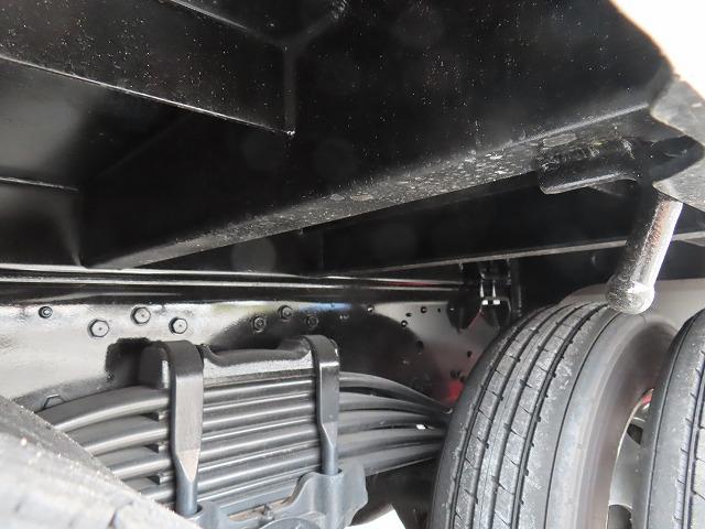ファイター ９．７ｔ　増トンワイド　クレーン付セルフ　内寸－長６４７／幅２３５／高２０・タダノ・床板・内フック５対・４段クレーン・ラジコン・フックイン・２．９３ｔ吊り・ＭＬ警報型・自動張出・格納ジャッキ・アオリ４方開・ウインチ・歩み掛け・２７０馬力ターボ（67枚目）