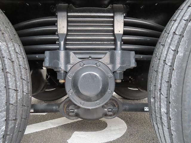 ファイター ９．７ｔ　増トンワイド　クレーン付セルフ　内寸－長６４７／幅２３５／高２０・タダノ・床板・内フック５対・４段クレーン・ラジコン・フックイン・２．９３ｔ吊り・ＭＬ警報型・自動張出・格納ジャッキ・アオリ４方開・ウインチ・歩み掛け・２７０馬力ターボ（69枚目）