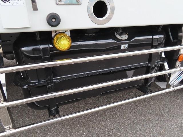ファイター ９．７ｔ　増トンワイド　クレーン付セルフ　内寸－長６４７／幅２３５／高２０・タダノ・床板・内フック５対・４段クレーン・ラジコン・フックイン・２．９３ｔ吊り・ＭＬ警報型・自動張出・格納ジャッキ・アオリ４方開・ウインチ・歩み掛け・２７０馬力ターボ（74枚目）