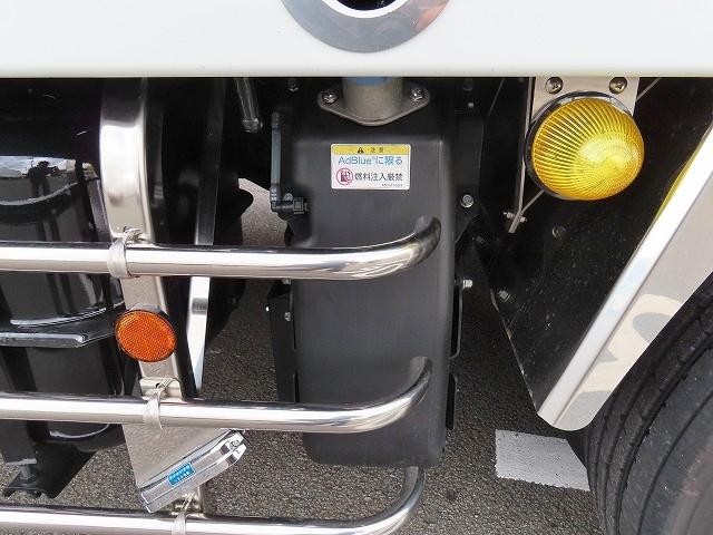 ファイター ９．７ｔ　増トンワイド　クレーン付セルフ　内寸－長６４７／幅２３５／高２０・タダノ・床板・内フック５対・４段クレーン・ラジコン・フックイン・２．９３ｔ吊り・ＭＬ警報型・自動張出・格納ジャッキ・アオリ４方開・ウインチ・歩み掛け・２７０馬力ターボ（75枚目）