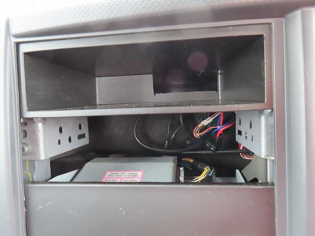 エルフトラック 2t ロング 全低床 パワーゲート 内寸-長445/幅180/高38・新明和・床板・垂直パワーゲート・昇降能力600kg・パワーゲート寸法-幅177/奥行87・アオリ3方開・セイコーラック付・150馬力ターボ(22枚目)